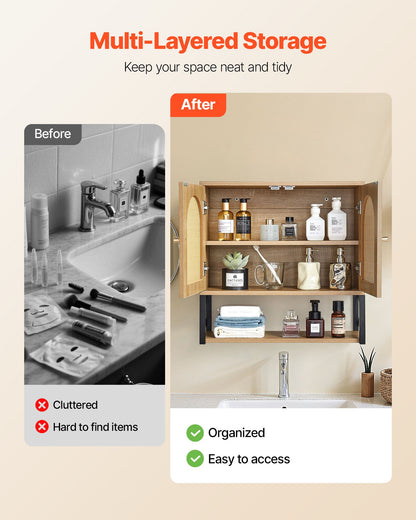 Badrumsskåp med väggmonterad förvaring över toaletten, hängande organisatör med hyllor och öppen skiljevägg för tvättstuga, kök, toalett