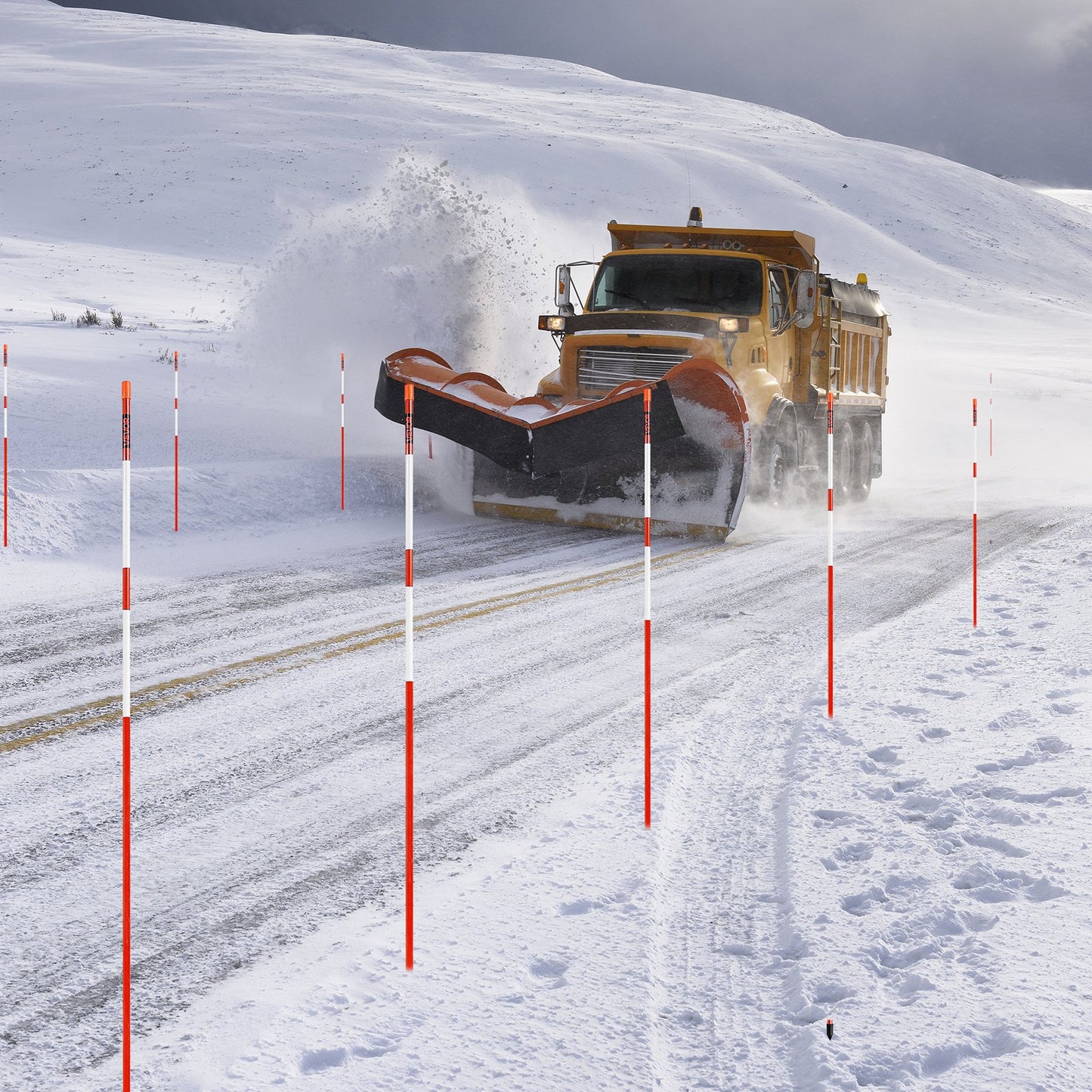Uppfartsmarkörer, 100 st. 183 cm långa, 7,87 mm diameter, hög synlighet för uppfarter med 12-tums stålborr, reflekterande snöpinnar, glasfiberstång för parkeringsplatser, gångvägar, snöröjning