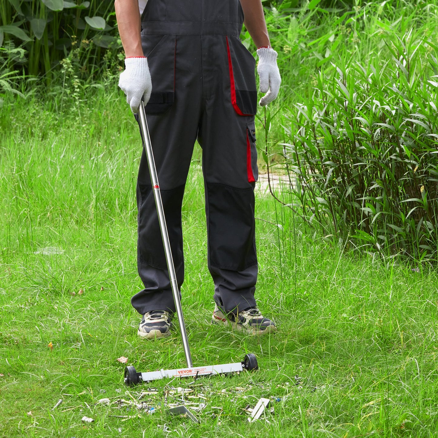 Magnetisk sopmaskin med hjul, 15-tums minimagnetisk sopmaskin, 3,6 kg kapacitet, justerbart handtag, lätt magnetisk uppsamlingssopmaskin för att plocka upp spikar och skruvar, enkel rengöring av verkstadsgaraget