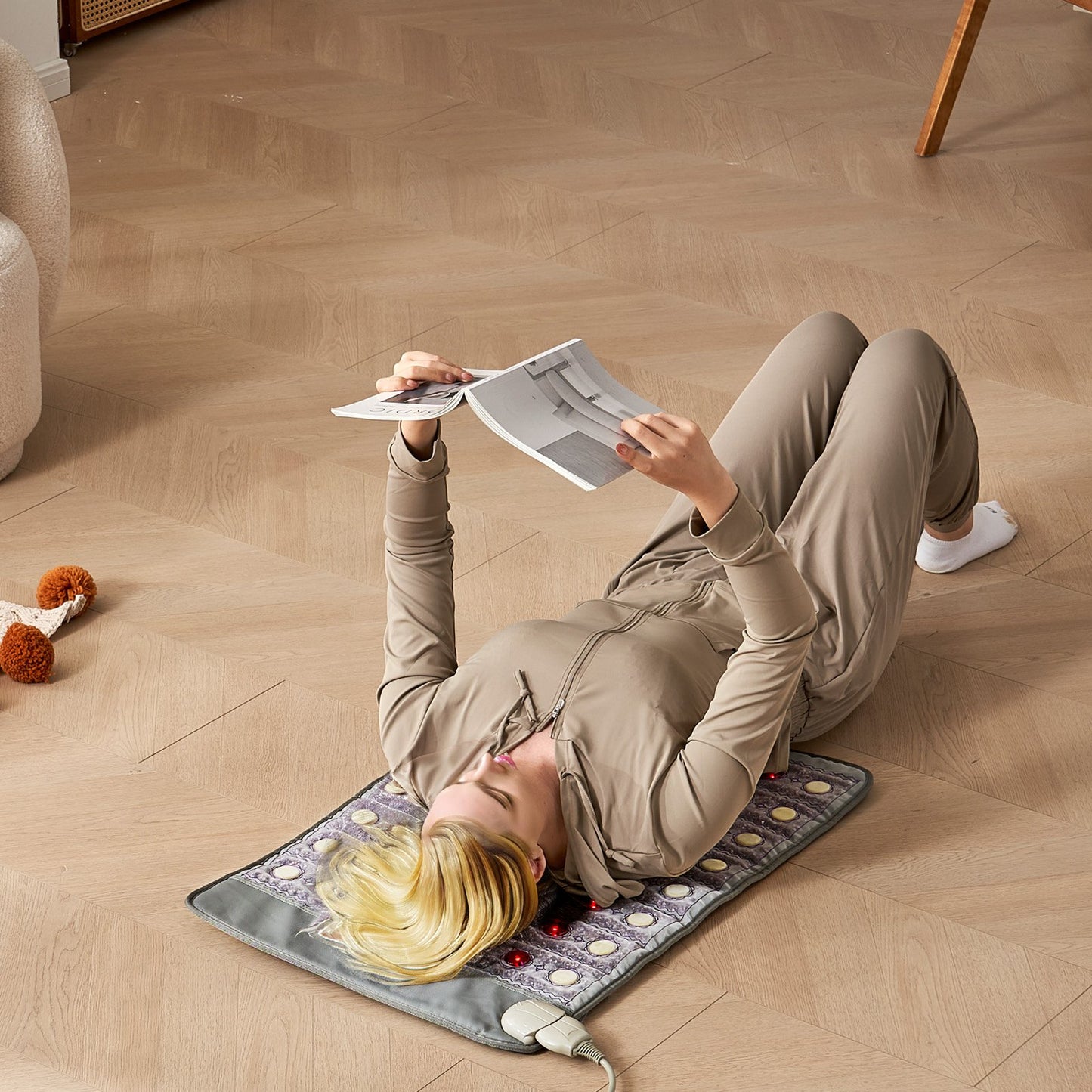 Far Infrared Heating Pad, Amethyst Heating Pad with Jade & Tourmaline Stones, 660nm Photon Light & Negative Ions, 103-159℉ Hot Gemstones Mat with 0-720 Min Timer for Pain Relief (32" x 20")